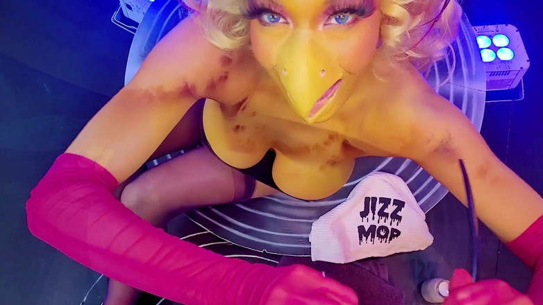 Little Puck: Get a Load of This Chicken Breast! Goldie Cosplay