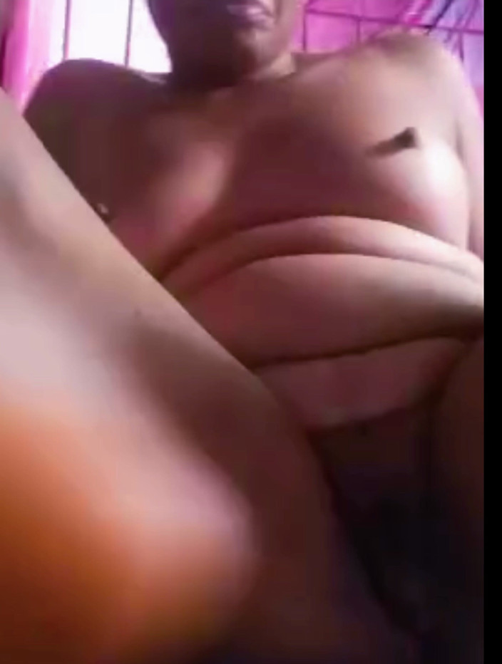 Lovelee: Roselee Wet Pussy