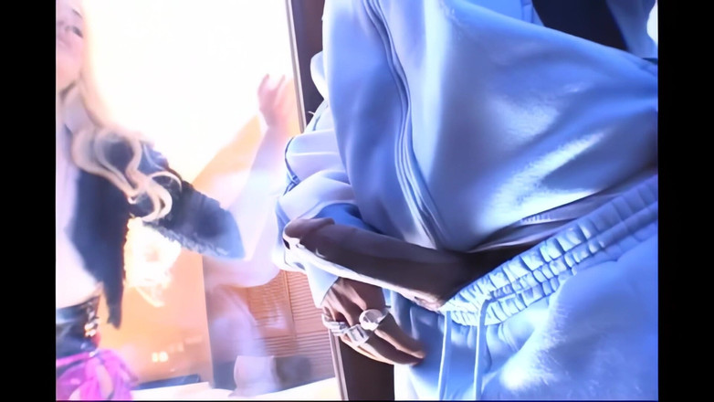 Lexinghton - Full HD: Ava en Brian elkaar