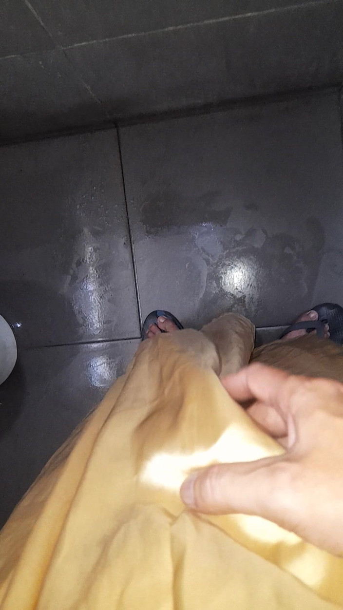 Naomisinka: Długa złota satynowa sukienka masturbacja spust