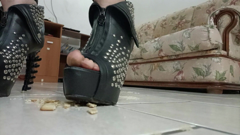 Bergami Melissa: Padronadomination: I Crush Crackers Like Your Balls