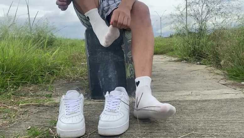 Mr Feet Colombia: Mes Pieds Sont Ta Religion. Prie Avec Ta Bouche.