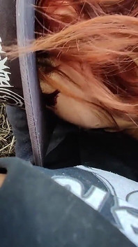 ホテルでお尻をファックし、公園で彼女の顔に射精します