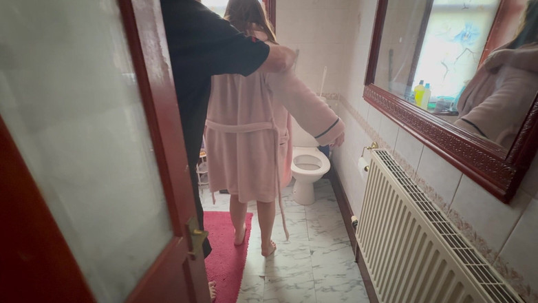 Aaexperiencesltd: Partea 1 când majordomul satanei face baie și masează Domina Satana