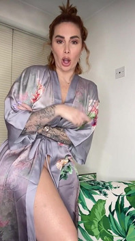 Paige ti ha sorpreso nella sua stanza ad annusare le sue mutandine