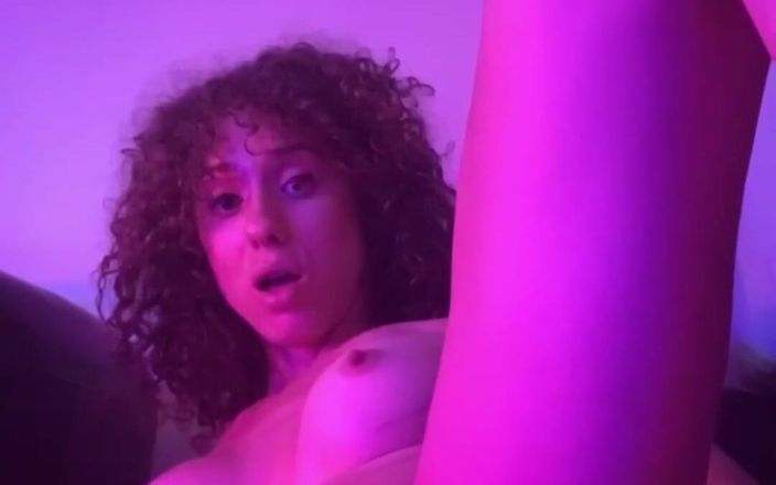 Tia Tizzianni Productions: Îmi place să mă fut în oglindă