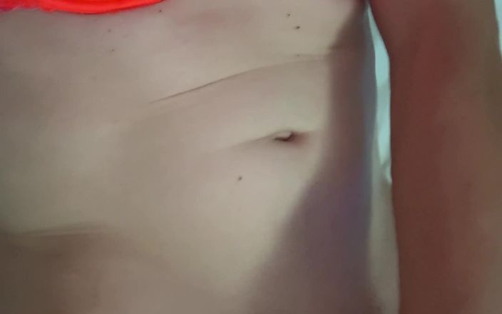 Sissy Lingerie: Banci masturbasi pakai lingerie oranye sambil pakai cincin kontol