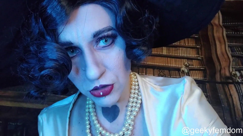 Geeky Femdom: Domácí zvíře lady Dimitrescu