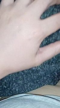 Rychlý sex na posteli dvou přítelkyní