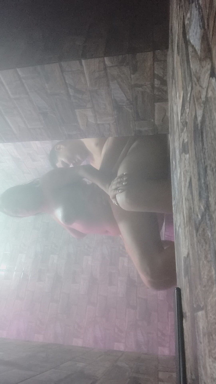 AngyAmazon: Aldatılan kocama boşalana kadar saunada biniyorum