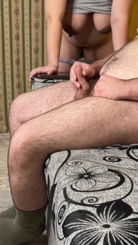 Người vợ ngoại tình chấp nhận creampie bên trong âm hộ của cô ấy từ một người lạ trước mặt chồng cuckold của cô ấy - Milky Mari