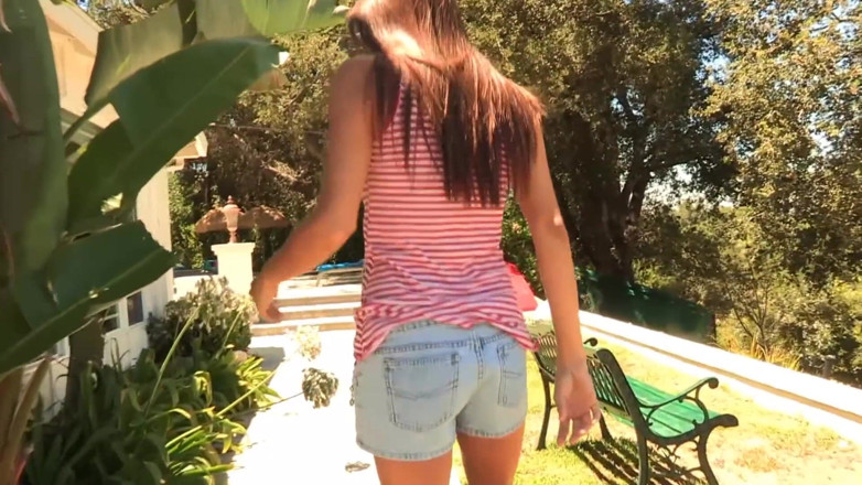 Naughty Girls: Горячие лесби-подружки целуются в бассейне, трахаются пальцами на диване