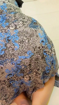 Desi cameriera con un gran culo sexy bloccato sotto il letto