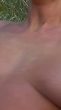 สาวผมบลอนด์ Nikki Sun เย็ดตูดแบบ double penetration แล้วแตกคาปาก