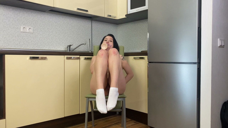 European Classics: Skye Young Solo in the Kitchen with a Suction Dildo