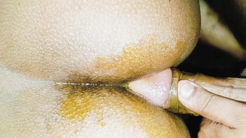 Sexy_girl_nehu: Tôi đụ cái mông khít khao của Bhabhi và vào sâu...