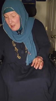 Tiada Apa-apa Seperti Membuka Tudung Saya Untuk Malam Dan Keluar dari Abayas Saya Dan Over Dresses To My Underclothes