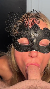 Yarak emiyor, döl yutuyor ve seviyor!