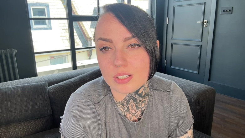 Miss Valentina: Aceite seu lugar beta