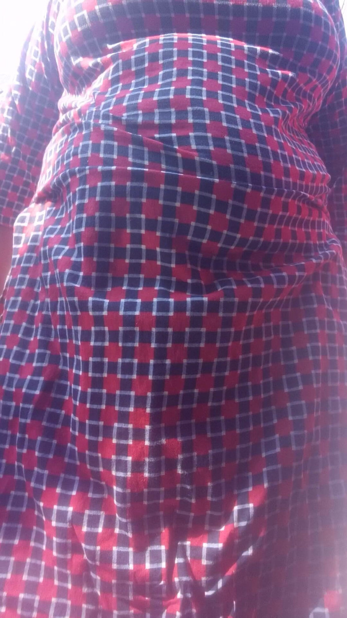 Sadia vabi: Une belle étudiante se tape la chatte