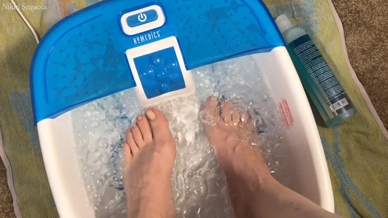 Nikki's Fetishes: Fuß einweichen, zehen wackeln