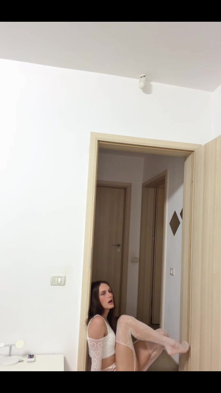 TS Kylie Star: Siediti e rilassati mentre ballo lentamente e mi spoglio per...