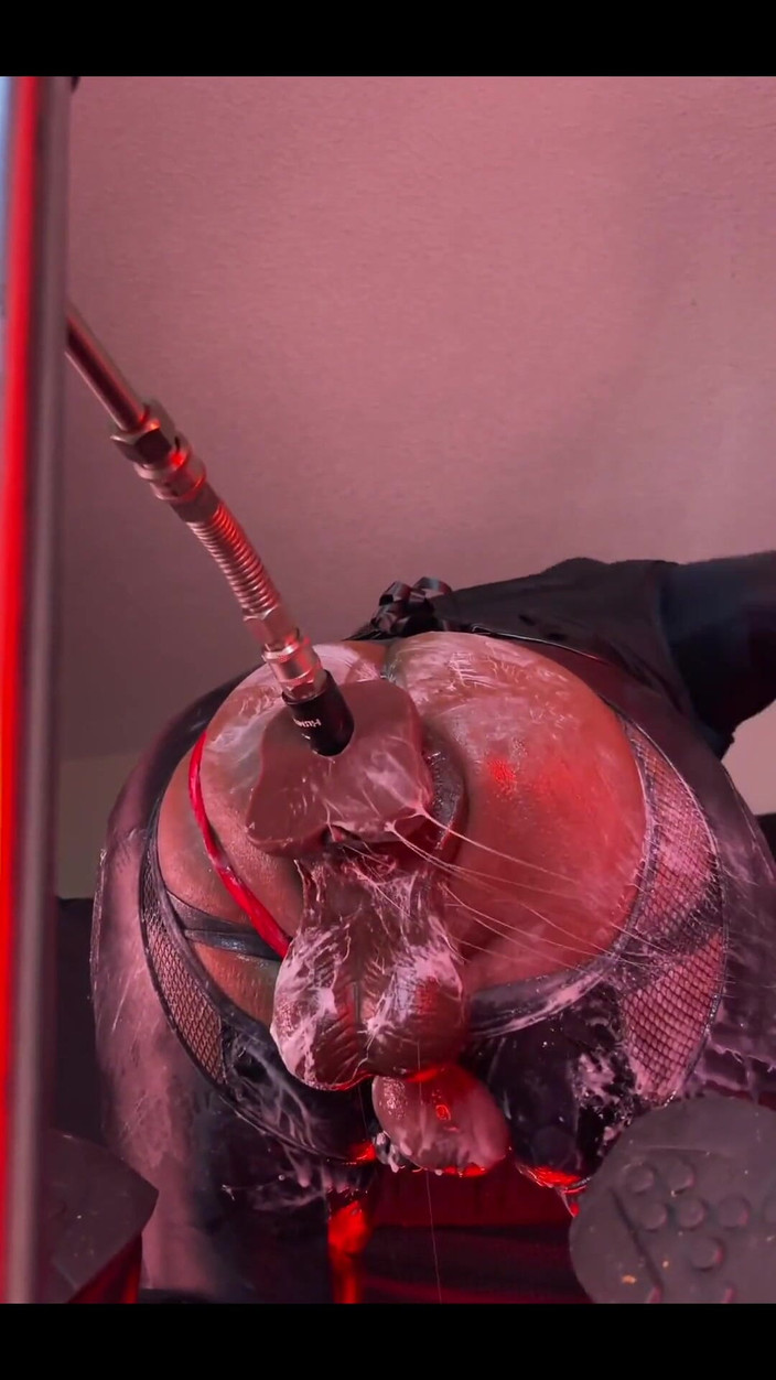 DipsoDeep: 屁股机器上的激烈奶油性爱 - 张开和放屁泡