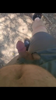 Nuda all'aperto Passeggia e accarezza.