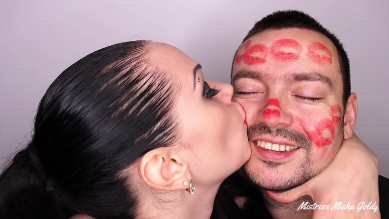 Goddess Misha Goldy: Alex'i güçlü kırmızı rujlarla örtüyor ve yüzünü öpüyor!