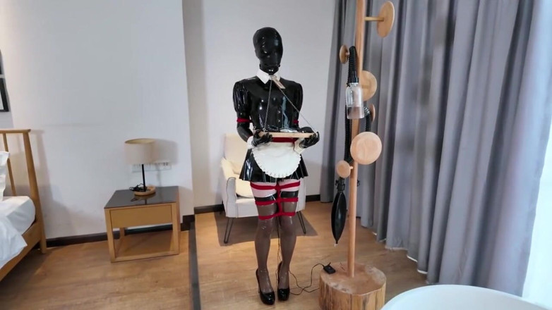 Aisan girl bondage: Servicio de mucama de látex