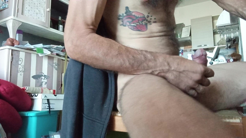 Iron19: Mi sborro su un piede
