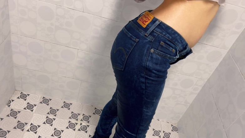 alejakink: Mojando mis Levis en la ducha