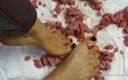 Rebecca Diamante Erotic Femdom: Wurstel Bare Feet Crushing