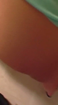 Blonde milf jaagt op enorme zwarte lul en wordt bedekt