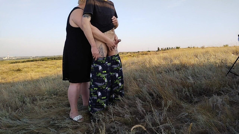 Zona901: Cougar gemuk memegang batang saya semasa saya kencing dan kemudian...