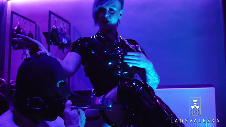 Lady Valeska: Ashtray jongen