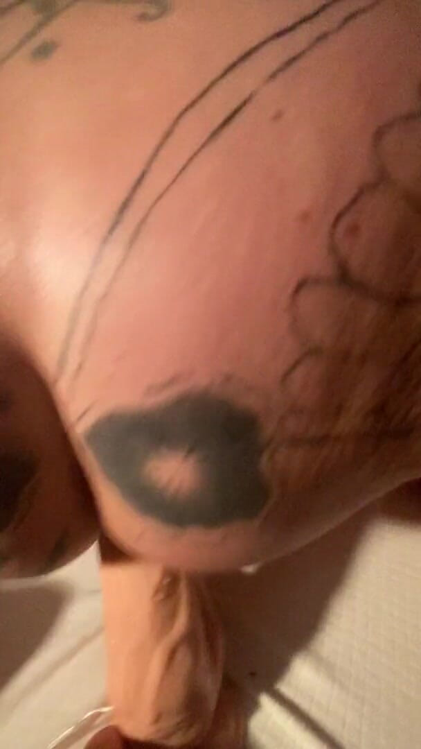 MzKiTTy91: Rabuda esposa cavalga em pau monstro de 12 polegadas