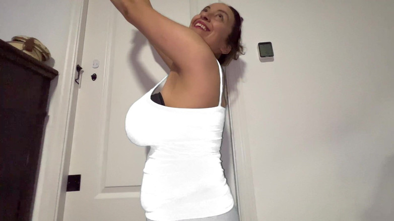 VeeVee Vixen: My Huge Milky Hh Tits in Chroma Top