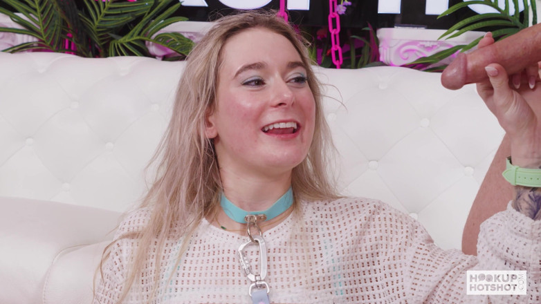 Hookup Hotshot: Deslumbrante Thea Summers não consegue sexo oral hardcore suficiente!