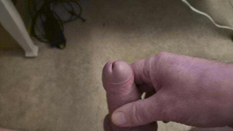 Pellefnatt: Мой друг сидит на стуле и дрочит его член во время просмотра видео