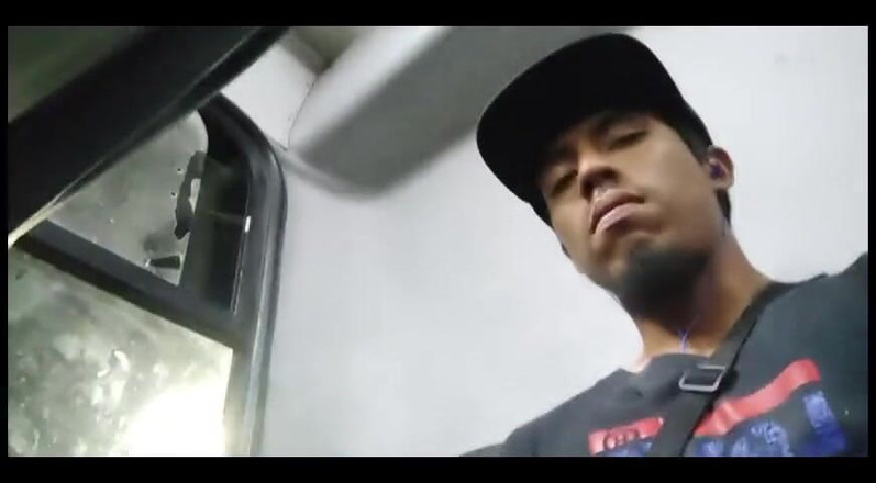 AlexAlejandro13: Masturbacja w autobusie