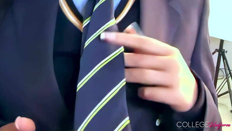 College Uniform: 以Samantha Buxton为特色的工作