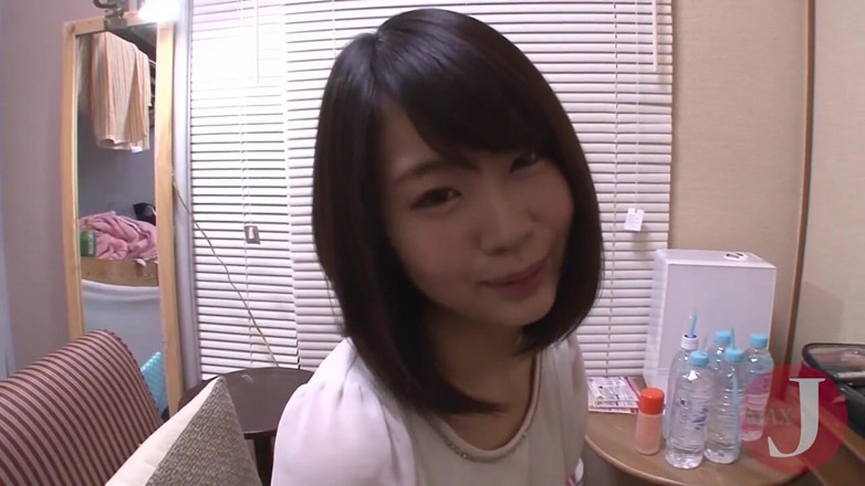 Asian happy ending: Awek Asia comel kencing dalam seluarnya