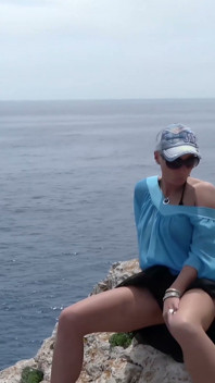 Ashley Dark & Mandy Mystery - Čůrání venku na Sunny Islandu na Mallorce