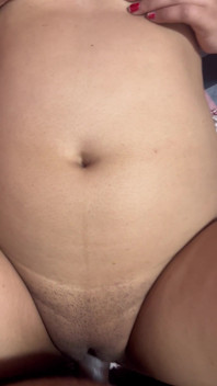 MILF sorprende il figliastro che si masturba e promette di non dire nulla in cambio di una buona scopata