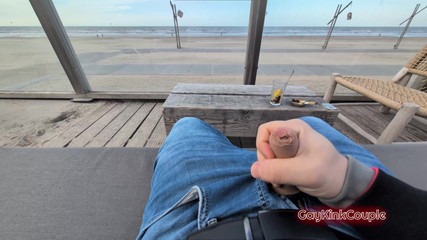 GayKinkCouple: 冒险在海滩上手淫