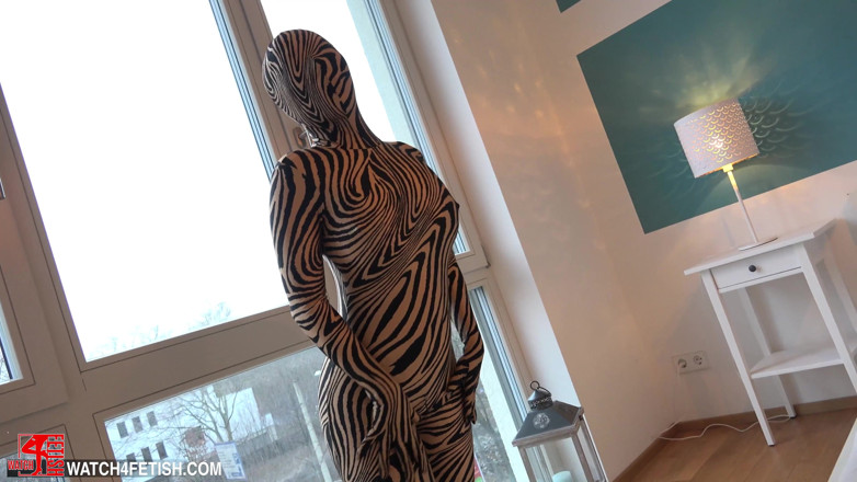 ZentaiDolls: Veranderen in een zentai-pop