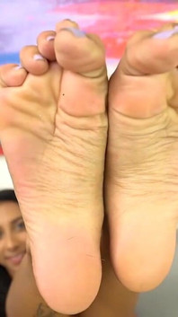 Kiarra Kai hace polla con sus pies