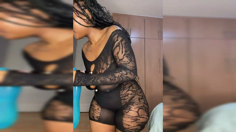 Legendary Booty Overdose: Bbw squirta si masturbano e si spoglia