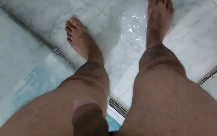 Lkdick8: Shower Pee.
